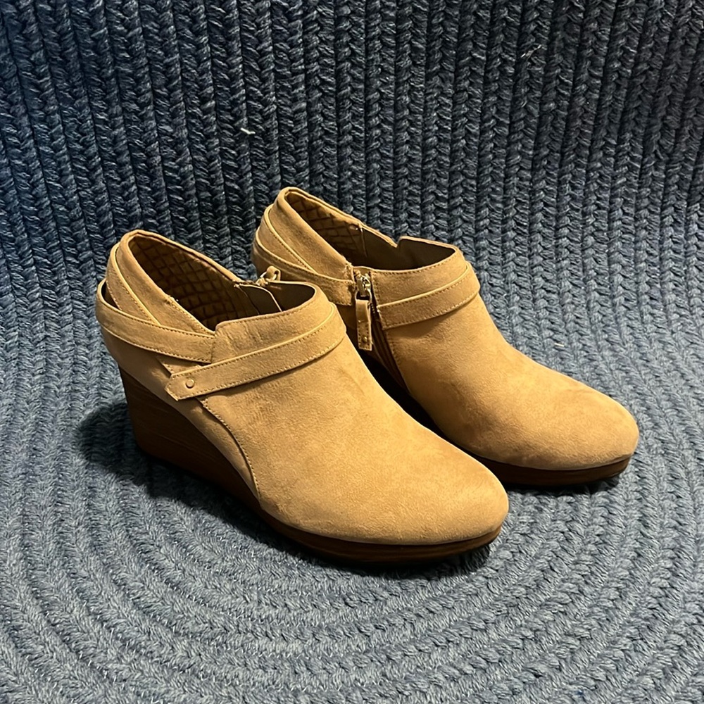NWOB - Dr. Scholl’s - Zip up - Ankle Boots - Tan - 11M